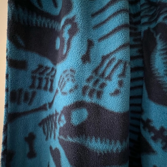 Gap boy’s Dinosaur fleece pj set - Picture 4 of 7